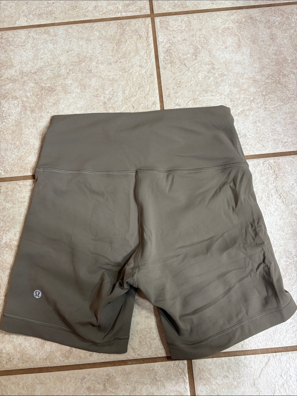 Lululemon Wunder Train biker shorts - Picture 3 of 3